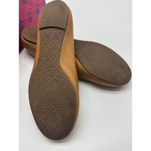 Tory Burch Royal Tan Leather Ballet Flats • Gold Logo Medallion • Size 7 - Picture 2 of 6